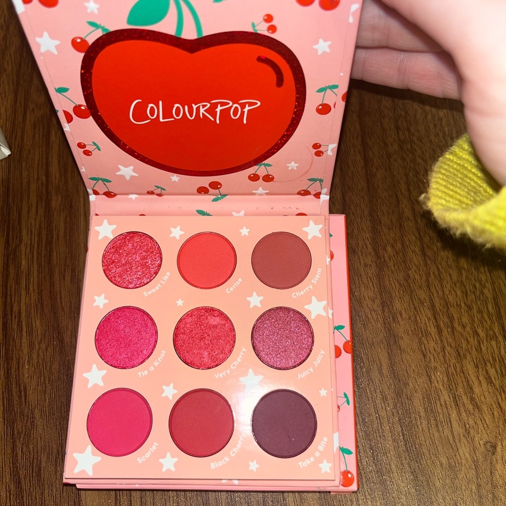 Colourpop Cherry crush palette